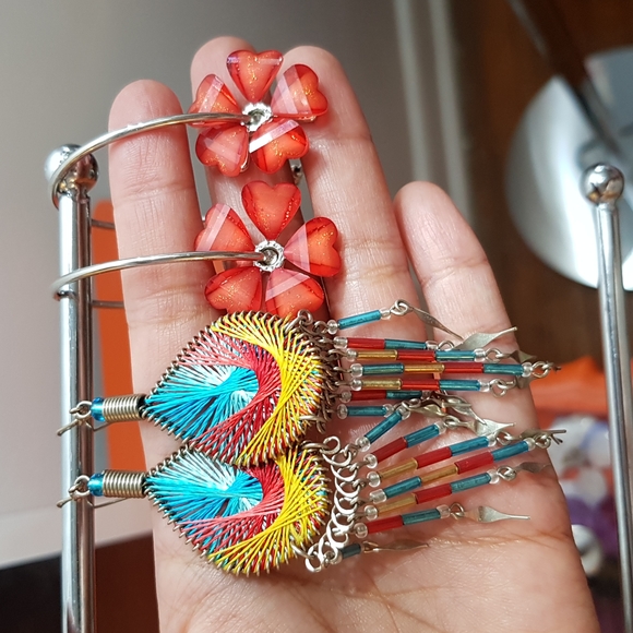 2 Sets Of Colorful Peruvian Earrings - Picture 3 of 17